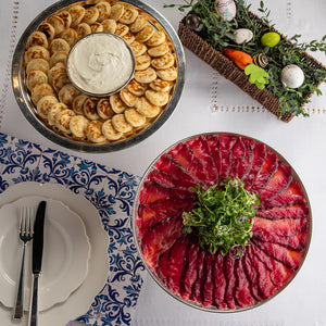 Salmão Bicolor com Blinis e Creme Azedo